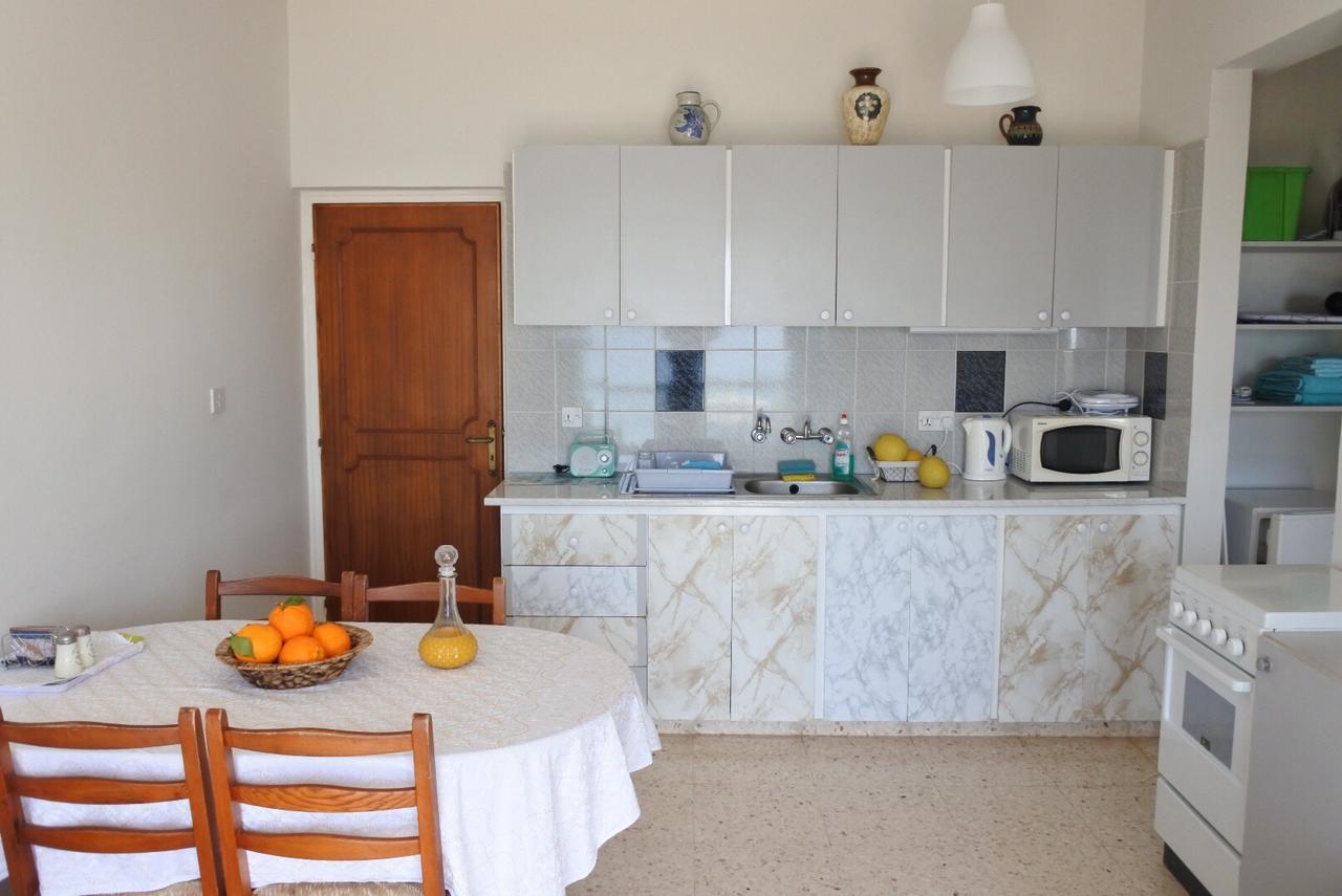 Kissonerga Beach Apartment Paphos Esterno foto